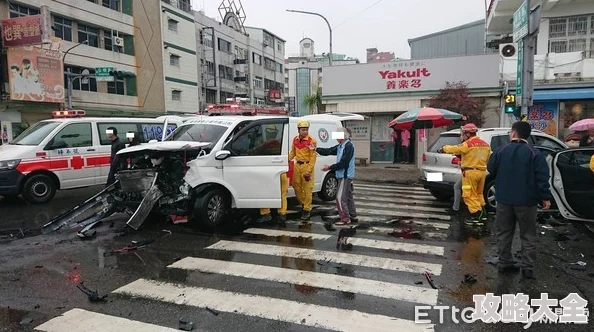 在车上被撞了五次事故原因是雨天路滑连续追尾警方正在调查处理中